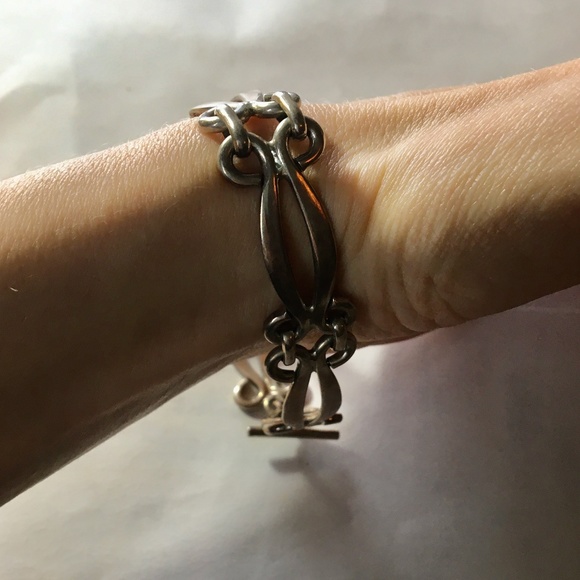 SOLD!-Sterling silver interlinking loop bracelet with toggle clasp - Picture 5 of 5